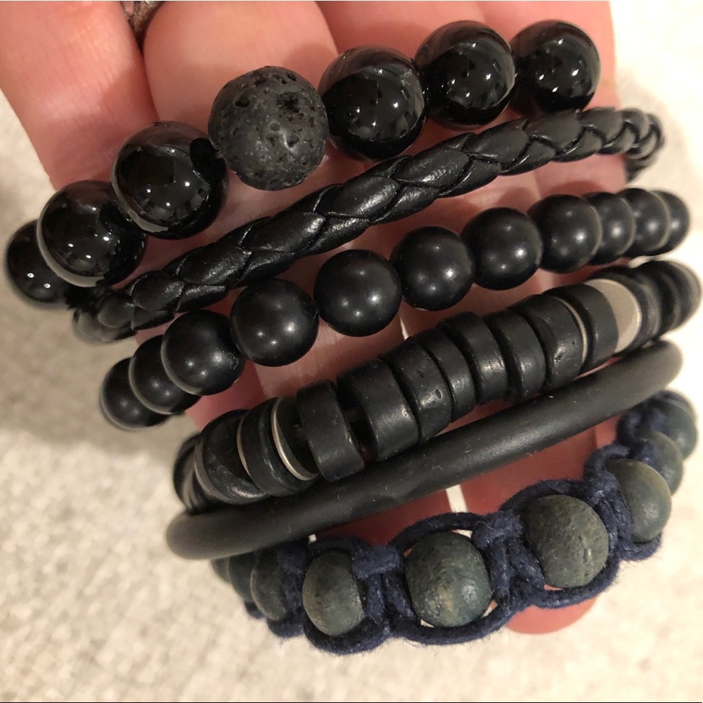 Set of 6 men’s black bracelets